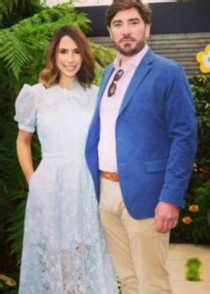 Alex Jones (Welsh Presenter) Height, Weight, Spouse, Biography