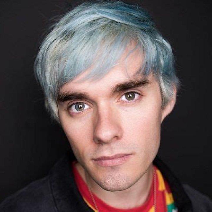 Awsten Knight Height, Weight, Age, Girlfriend, Family, Facts, Biography