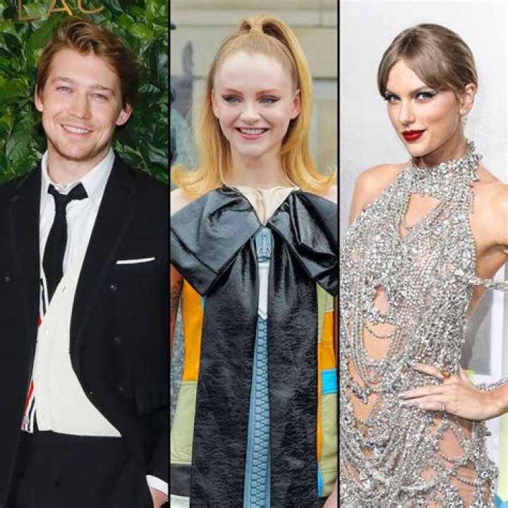 Blake Shelton’s New Single Is A ‘Direct Look’ Into His Life: About Miranda Lambert Split?