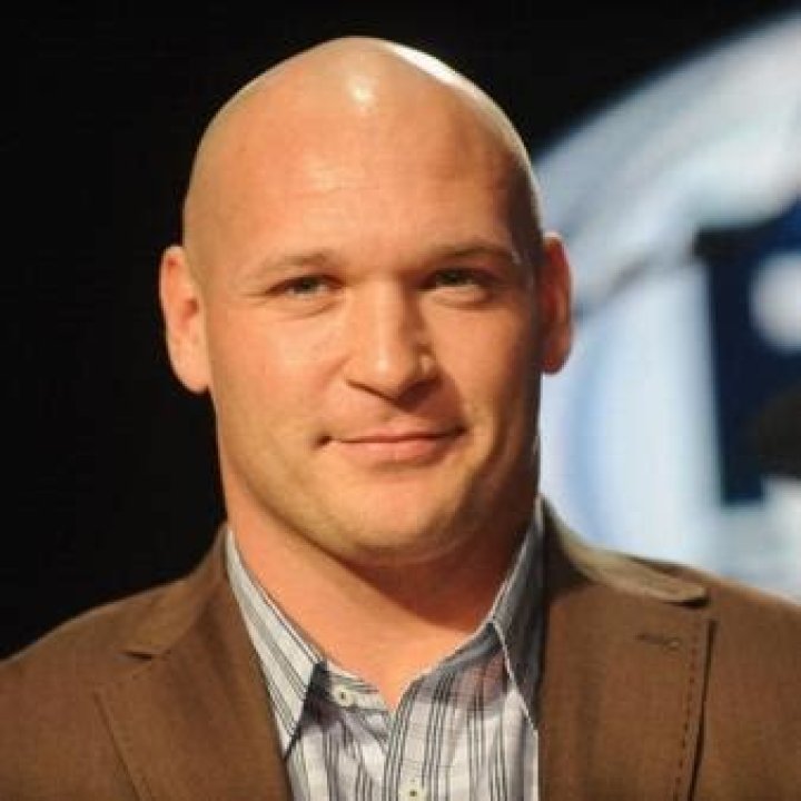 Brian Urlacher Net Worth | Celebrity Net Worth