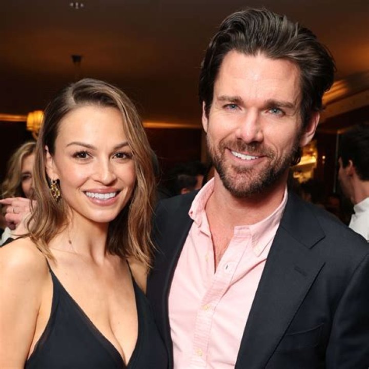 Calls Married Co-Star ‘Funny & Strong’ – Hollywood Life