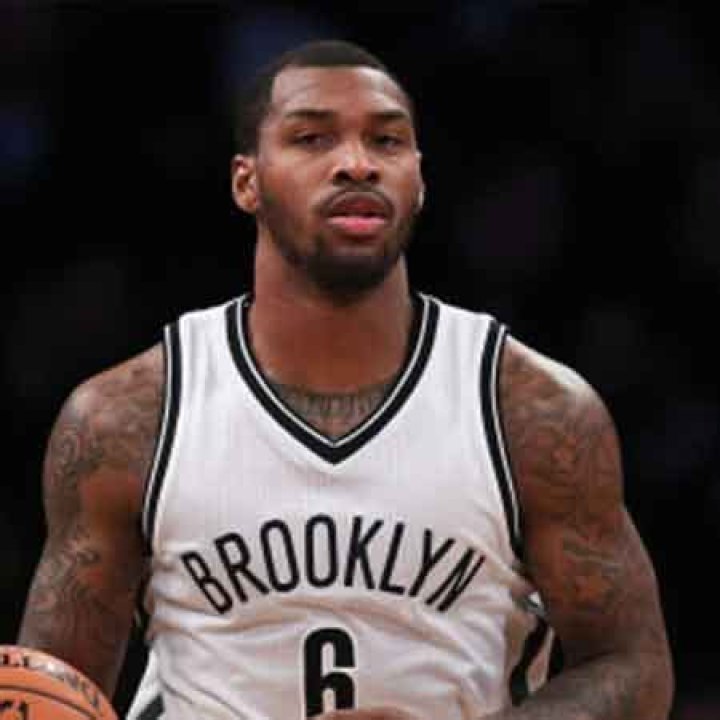 Damyean Dotson, Biography, wiki, salary, net worth, contract, market worth, NBA, Personal life, relationship, girlfriend, married, age, family