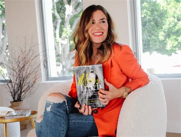 Drybar Founder Alli Webb Opens Up About Getting Personal in New Memoir “The Messy Truth” (Exclusive) – Celeb Secrets