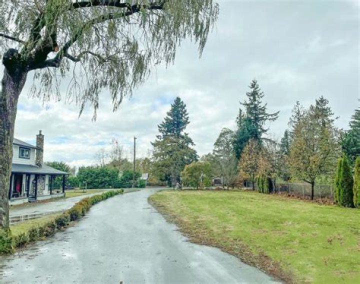 First Photos Of Driveway Where He Died – Hollywood Life