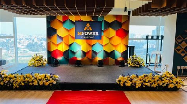 Hire Wade Bowen for a Corporate Event or Performance Booking.