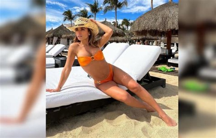 ​Jessie James Decker Admits To Depression, Body Image Issues & More In Vulnerable Message