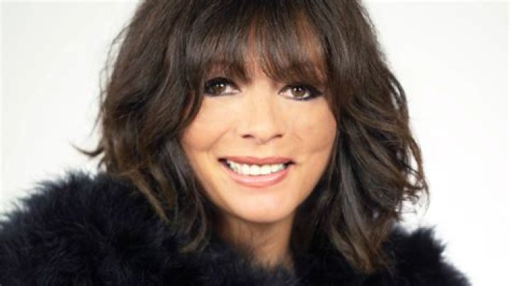 Julia Michaels Announces UK Leg of Her 2019 Inner Monologue Tour