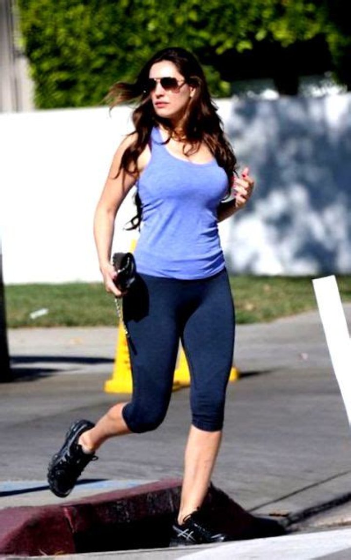 Kelly Brook Workout Routine and Diet Plan