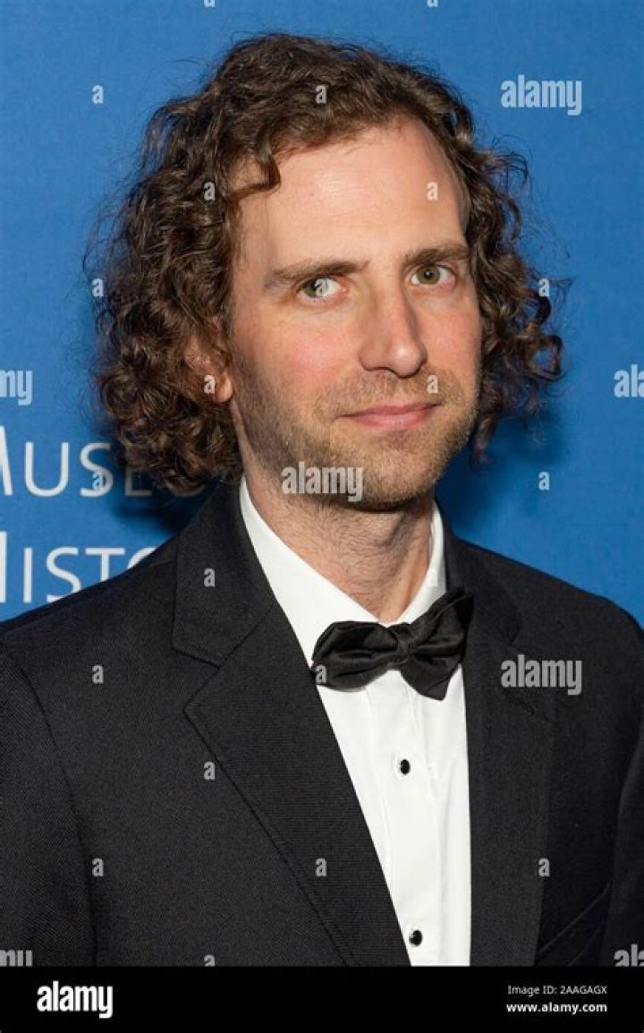 Kyle Mooney Height, Weight, Age, Girlfriend, Family, Facts, Biography