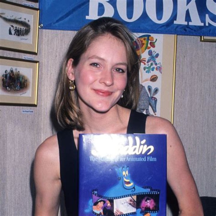 Linda Larkin - Bio, Age, Wiki, Facts and Family