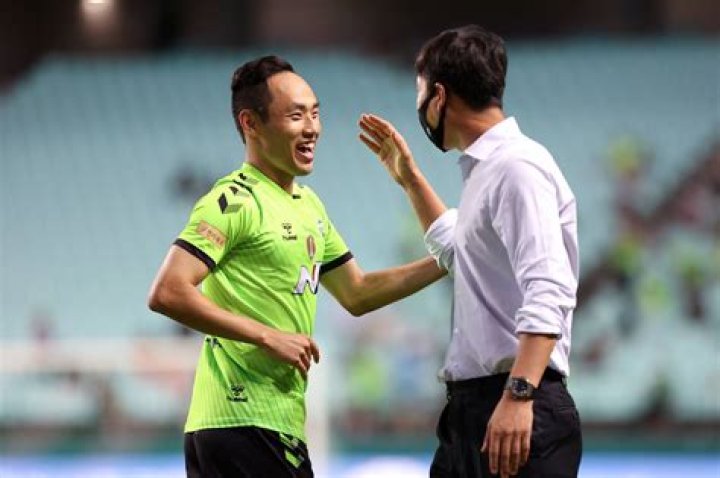 Moon Seon-min | biography, bio, salary, caps, club, market value, soccer, football, relationship, Affair