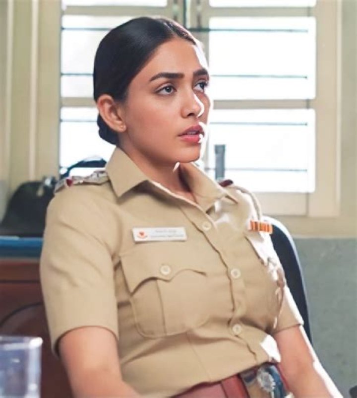 Naya Rivera: See Video Of ‘Glee’ Actress In Police Station Getting Charged For Domestic Battery