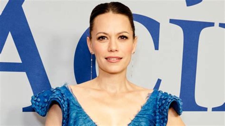 ‘One Tree Hill’s Bethany Joy Lenz Reveals She Was In A Cult – Hollywood Life