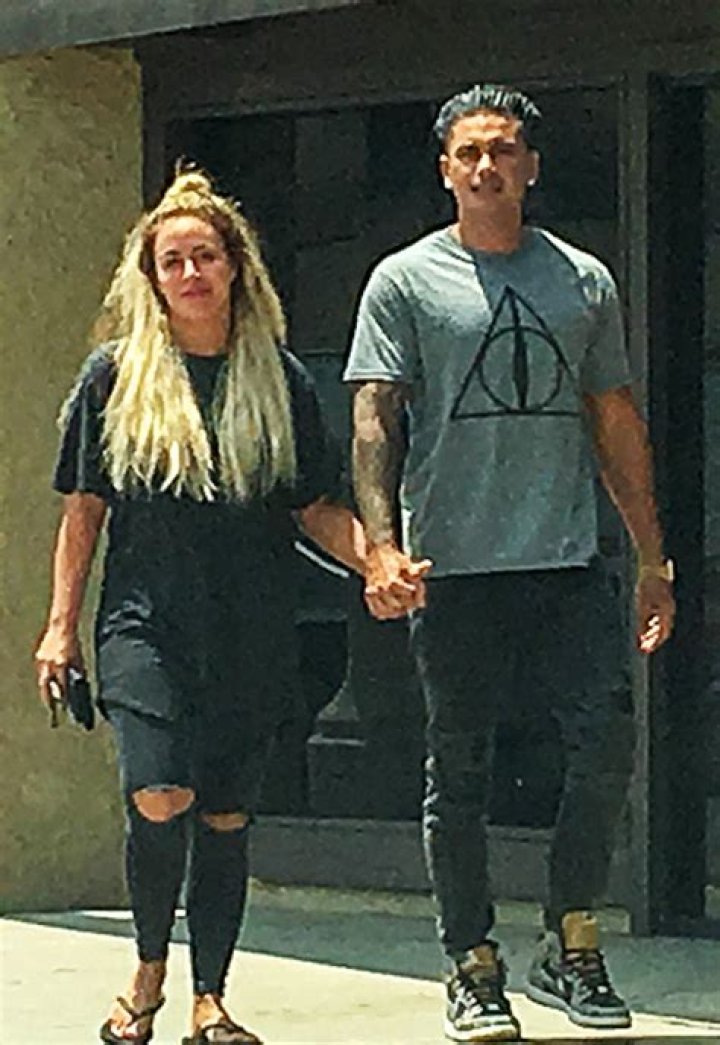 Pauly D Is Seen With Blonde Woman After Aubrey O’Day’s Abuse Claims – Hollywood Life
