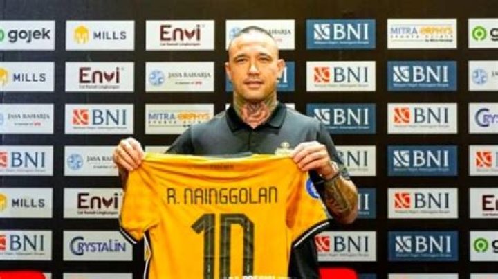 Radja Nainggolan Height, Weight, Age, Body Statistics