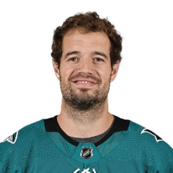 the San Jose Sharks Defence Marc-Edouard Vlasic bio, salary, net worth, affair, girlfriend, Married, Career, facts, stats