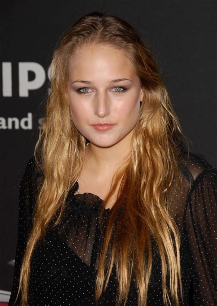 This '90s Star Quit Hollywood a Decade Ago. See Leelee Sobieski Now