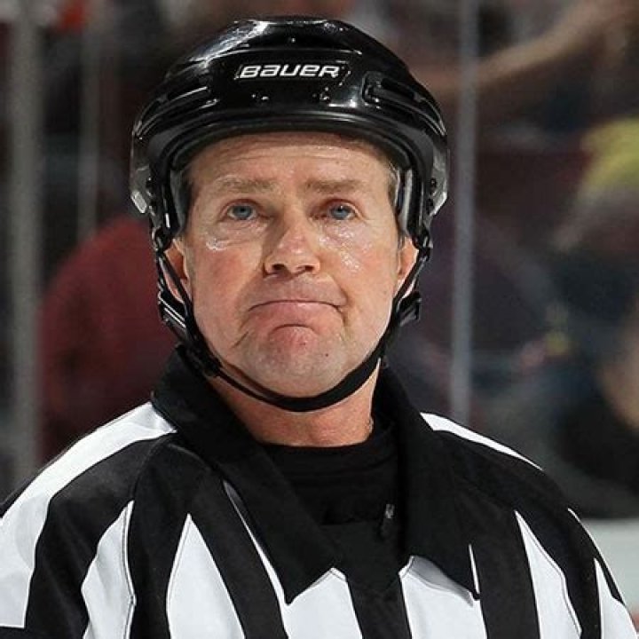 TSN reporter Kerry Fraser Biography, salary, net worth, married, children, wife, sportscaster, playing career, facts