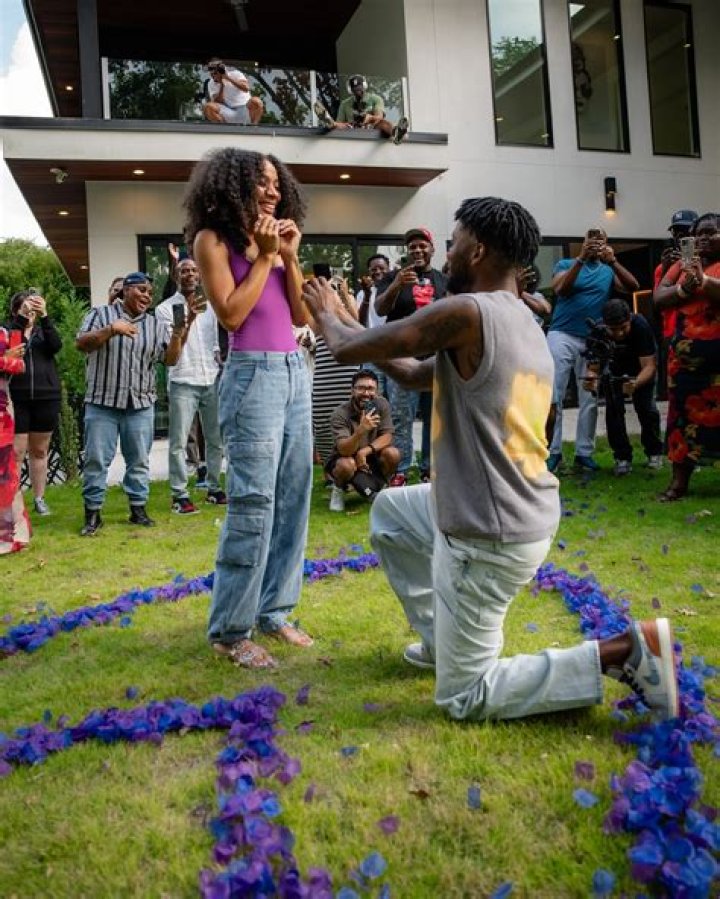 Who is ayethatsmera Dating Now?