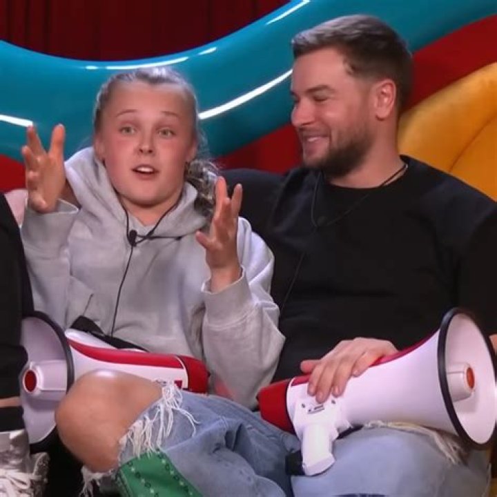 Who is Katie Jane Hughes Dating Now