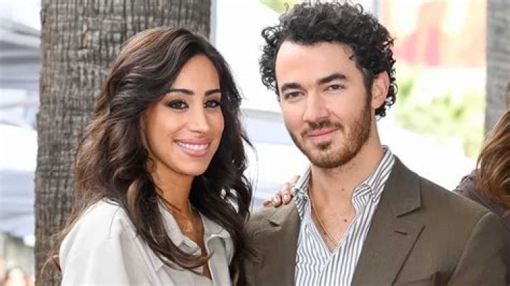 Who is Mike Deleasa Dating Now?